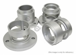 Ensemble de quincaillerie industrielle de haute précision en acier inoxydable moulé, comprenant : vanne à bride, manchon de bonnet, boîte d'étanchéité et anneau de lanterne - Product Image 1