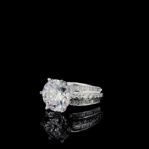 Anillo de banda romántico con diamantes de moissanita de corte redondo para unisex, plata 925 original, joyería fina para regalo de boda para pareja. - Product Image 4