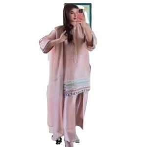 ชุดออกงานดีไซน์ใหม่ สีชมพูอ่อน 3 ชิ้น ผ้าจอร์เจตต์เนื้อหนา พร้อมผ้าคลุมไหล่ ปักลายประดับเลื่อม - Product Image 1