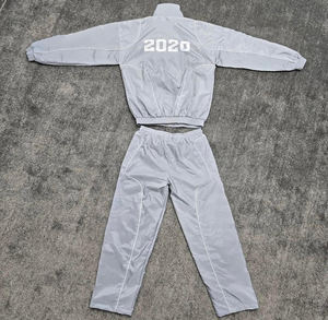 Conjunto deportivo de 2 piezas con pantalones y chaqueta con cordón, 100% nailon, impermeable, estilo urbano, cortavientos, para hombre. - Product Image 2