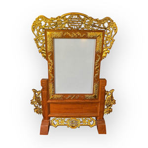 Les cadres photo utilisés pour les autels ancestraux sont de différentes tailles et sont souvent sculptés et dorés. - Product Image 6