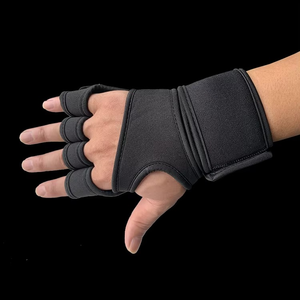 Gants de fitness pour hommes, personnalisés avec logo, en silicone imprimé de haute qualité, demi-doigts, légers, respirants, fermeture à enfiler - Product Image 4