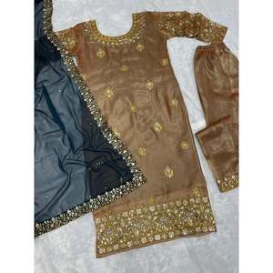 ผ้าไหมปักลายพื้นด้านล่างสุดหรู - Product Image 1