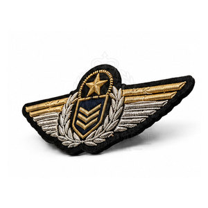 Badges de poitrine personnalisés avec des motifs décoratifs, un matériau durable et une finition de qualité pour les vêtements, les vestes, les sacs et les accessoires - Product Image 5