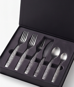 Ensemble de couverts modernes en acier inoxydable avec poignées texturées, finition mate, passe au lave-vaisselle, collection de couverts pour mariage - Product Image 6