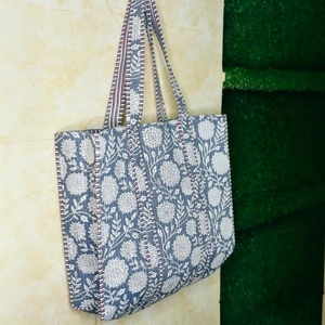 Bolso Tote Abierto de Algodón Acolchado EcoDari, Estampado Floral Pintado a Mano, Moda para Todas las Temporadas, Venta al Por Mayor para Mujeres - Product Image 3