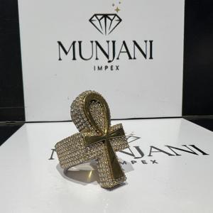 แหวนทองชุบรูปกากบาทประดับเพชรโมอิสซาไนต์ทรงกลม VVS ระยิบระยับ แหวนเงินแท้ 925 สไตล์ฮิปฮอป เหมาะสำหรับงานปาร์ตี้และเป็นแหวนหมั้น - Product Image 6