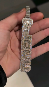 Colgante vertical con nombre de moissanita VVS que pasa la prueba del diamante, joyería personalizada de plata 925 con letras de moissanita engastadas. - Product Image 6