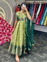 Salwar Kameez élégant en soie Georgette brodée, longueur ras du sol, pour femmes, idéal pour les fêtes et les mariages