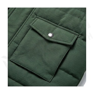 Chaqueta de Invierno Acolchada con Capucha Verde, con Capucha de Piel, Manga Larga, Relleno de Poliéster, Resistente al Viento, Largo Regular - Product Image 5
