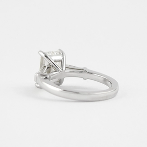 Bague de fiançailles en diamant taille émeraude, sertie de griffes, bijoux fins classiques pour femmes - Product Image 3