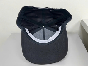 Casquette de baseball noire réglable à 5 panneaux de couleur unie avec cordon pour adultes, équipement décontracté quatre saisons pour l'extérieur, fabriquée au Vietnam - Product Image 2