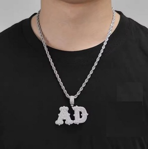 Nouveau Collier Pendentif Personnalisé de Luxe en Argent Sterling 925 avec Lettre Initiale Sertie de Moissanite Baguette pour Homme - Product Image 2