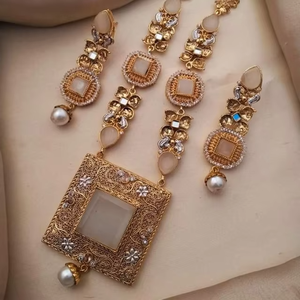 Pendientes de Flores Hechos a Mano para Mujer, Chapados en Oro, Estilo Étnico, Jhumka Jhumki, Joyería India para Bodas, Fiestas y Regalos - Product Image 4