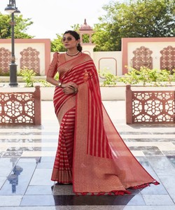 Sari de Seda Roja, Estilo Banarasi, con Borde Decorado, Largo hasta el Suelo, para Bodas Indias Tradicionales - Product Image 1