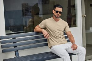 Camiseta con cuello en V para hombre, de algodón de primera calidad, informal, de manga corta, ajustada, transpirable, ligera, de tela suave, para uso diario, ropa básica de moda - Product Image 2