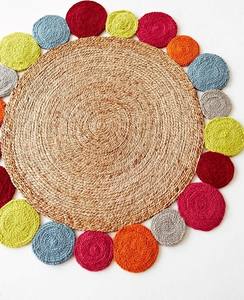 Tapis et carpettes ronds tressés en jute, fabriqués à la machine, design Tikki - Écologiques et antibactériens - Product Image 2