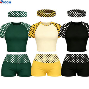 Ensembles de shorts personnalisés pour femmes, ensemble sportif 3 pièces rose à pois pour femmes, haut court à manches courtes avec short assorti, vêtements de printemps - Product Image 2