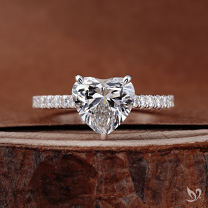 Anillo de Diamante Cultivado en Laboratorio con Corte Corazón y Banda Pavé Catedral de 2CT, Certificado IGI, Anillo de Compromiso Romántico de Oro Blanco de 10K - Product Image 1