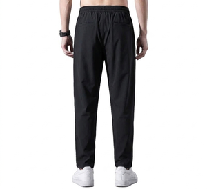 Pantalon de jogging décontracté pour homme, noir, taille élastique avec cordon de serrage, poches latérales, léger et respirant, collection printemps - Product Image 3