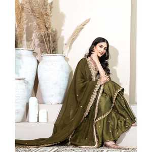 Ensemble haut-bas et dupatta pour femmes avec broderie et travail de séquence - Product Image 2