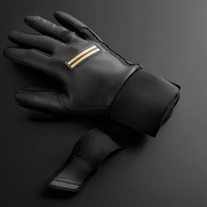 Gants de sport blancs et bleu marine avec empiècements en mesh et paume renforcée - Product Image 3