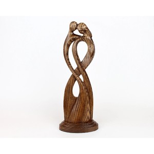 Sculpture d'amour en bois faite à la main, figurine abstraite sculptée, décoration moderne pour table, ornement de salon - Product Image 1