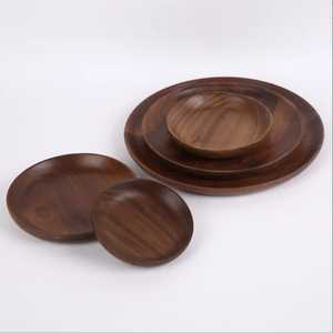Assiette de service en bois naturel au design moderne avec logo personnalisé pour hôtel et restaurant, finition polie artisanale et écologique - Product Image 4
