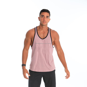 Débardeur de sport personnalisé pour homme en polyester et maille spandex avec logo personnalisé pour la musculation - Product Image 2