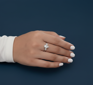 Bague de fiançailles en or blanc 14 carats plaqué rhodium avec 3 diamants de laboratoire certifiés IGI de 1,50 ct, forme poire, couleur F, pureté VVS2, pour femme - Product Image 6