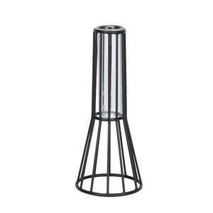 Vase de table moderne en métal industriel Gallery Edit avec tube en verre, hauteur 26 cm, noir, porte-fleurs décoratif - Product Image 4