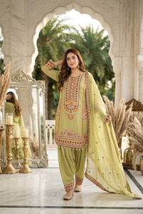 Ensemble prêt-à-porter en Chanderi Mul avec broderie de créateur, travail de sequins et miroirs faits à la main, comprenant un haut, un pantalon Plazzo et un dupatta. - Product Image 1