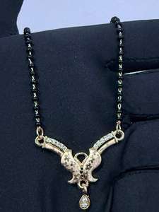 Collar Mangalsutra de Mariposa Chapado en Oro con Aleación de Cobre, Moissanita y Perla de Agua Dulce - Estilo Romántico Tradicional para Bodas Indias - Product Image 3