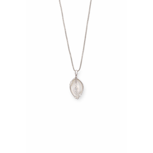 สร้อยคอจี้รูปใบไม้เงินแท้ 925 ดีไซน์มินิมอล ประดับเพชรแบบฝังขอบ  ผิวขัดเงา  พร้อมสร้อย  เหมาะสำหรับเป็นของขวัญสำหรับผู้หญิง - Product Image 1