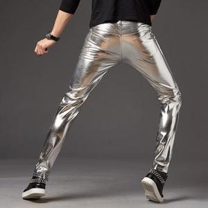 Pantalones de hombre de piel sintética brillante metálica bordada, corte ajustado, tiro medio, cierre de cremallera, transpirables, cortavientos e impermeables, estilo vaquero - Product Image 5