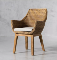 Chaise de salle à manger moderne en rotin tressé avec revêtement en cuir, fonction réglable, structure en bois massif, mobilier polyvalent pour la maison