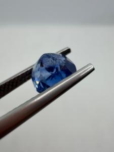 Zafiro azul natural en forma de cojín de 2.10 CT de Ceilán, Sri Lanka, para la elaboración de joyas. - Product Image 5