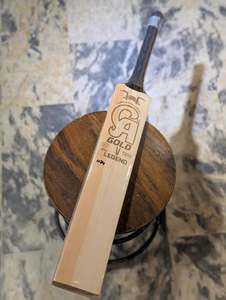 Bate de Críquet CA Sports Gold Legend Edition de Madera de Sauce Inglés, Ligero, Tamaño Personalizado, Funda Protectora, Cubierta de Burbujas, Lámina Antideslizante - Product Image 1