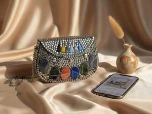 Sac à main de luxe fait main pour femme, orné de mosaïque florale artistique en métal et de perles, idéal pour les fêtes, les mariages et les voyages - Product Image 5
