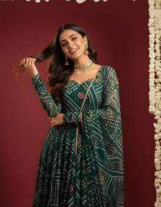 Conjunto de Kurta Verde Premium, Sin Prenda Inferior Incluida, Estampado Bandhani, Tela de Seda Delta con Forro de Crepé Cosido, Tallas M, L, XL, XXL, Venta al Por Mayor - Product Image 3