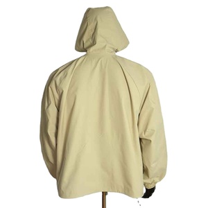 Cortavientos para Todo Clima Diseñado para Afrontar Cambios Climáticos Mientras Mantiene la Comodidad y la Durabilidad - Product Image 4