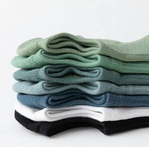 Chaussettes de sport basses pour hommes en coton premium personnalisables, respirantes, rembourrées, séchage rapide, écologiques et décontractées - Product Image 2