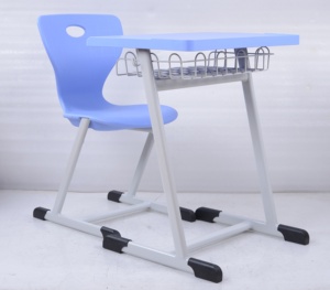 Mobilier scolaire de taille moyenne, bureau et chaise d'étudiant - Product Image 1