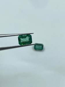 พลอยมรกตธรรมชาติแบบเม็ด (ชุด 2 เม็ด) สำหรับแหวน เกรดเครื่องประดับ จากอินเดีย ราคาขายส่ง - Product Image 4