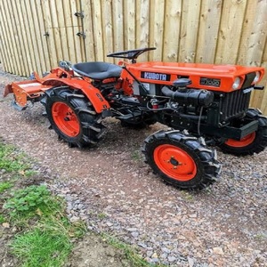 Mini Tractor Agrícola Kubota B7000 4X4 de 20HP con Motor Diésel, Equipo Agrícola para Huertos, Jardines y Trabajo en Terrenos - Product Image 3