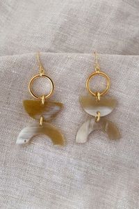 Boucles d'oreilles en corne naturelle de qualité supérieure, légères, faites à la main, style bohème, accessoire de mode - Product Image 3