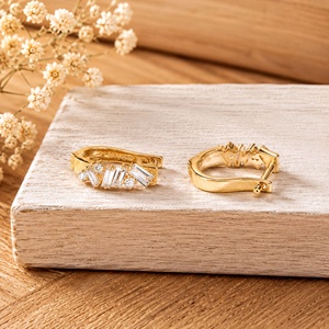 Boucles d'oreilles créoles en or massif 10K 14K 18K pour femme, avec diamants de laboratoire taille baguette couleur E clarté VVS, bijoux fins de luxe léger - Product Image 2