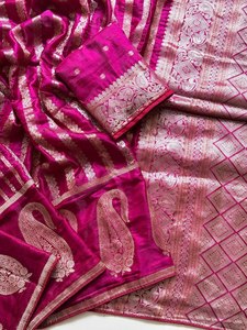 Sari de mariage traditionnel pour femmes, design ethnique, en satin de soie indien, infroissable et à séchage rapide - Product Image 2