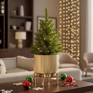 Macetero decorativo con acabado dorado y soporte, ideal para la decoración de entradas de eventos, balcones, hoteles y resorts, procedente de la India. - Product Image 4