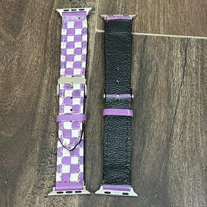 Correa de Reloj Apple de Cuero Genuino de Diseño Nuevo Directo de Fábrica, Diseño de Tablero de Ajedrez Repujado, Correa de Repuesto Elegante para Unisex - Product Image 5